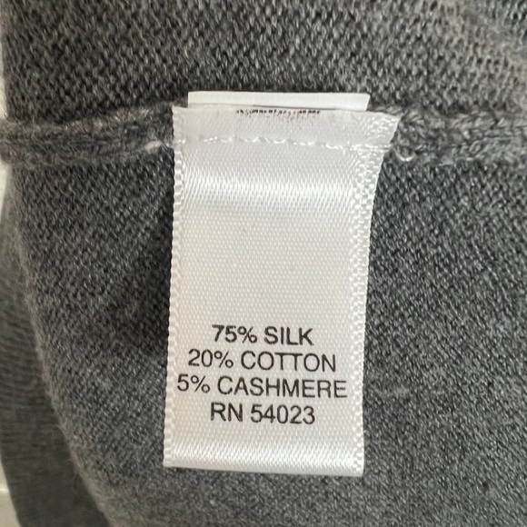 SALE 2/$20 Banana Republic Luxury blend silk/cotton/cashmere v-neck sweater M - Picture 4 of 5